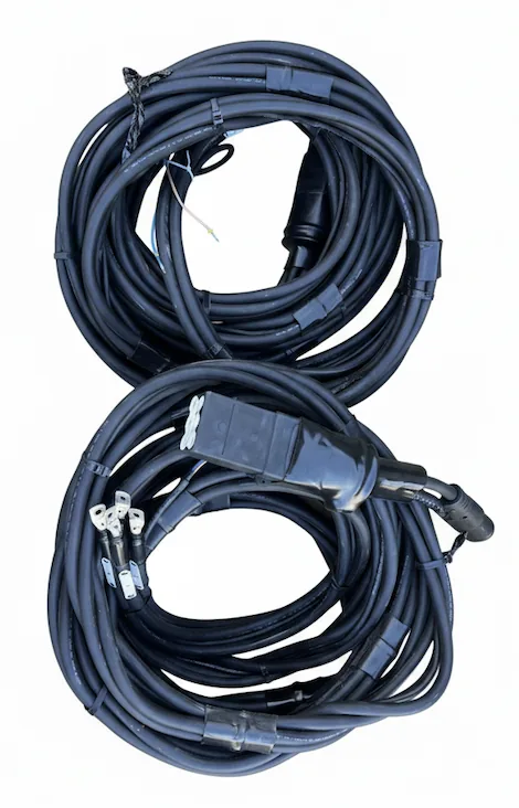 Kable ze złączami 115V lub 28V — 3