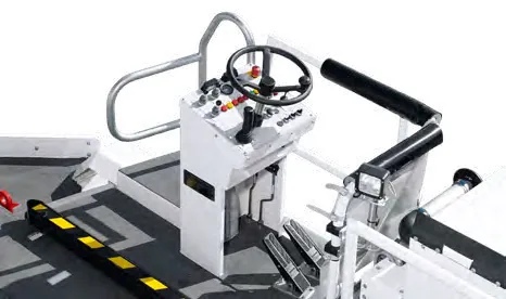 CCL 35 S — operator's stand with steering wheel and control levers at the platform edge