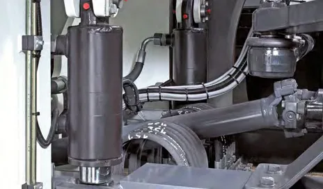CHALLENGER 430 — hydraulic cylinders, hoses and air spring on the axle