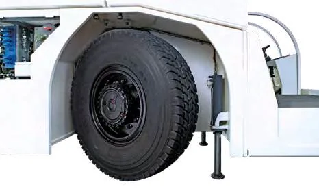 CHALLENGER 430 — front wheel in the wheel arch beside a support stand