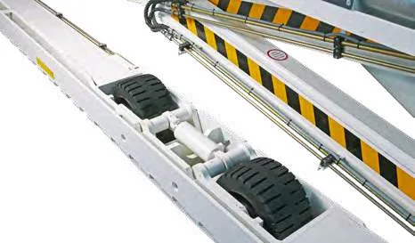 CHAMP 350 — scissor lift struts and wheels under the platform
