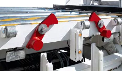 CHAMP 70 — red guide-rail stops and rollers on the platform edge